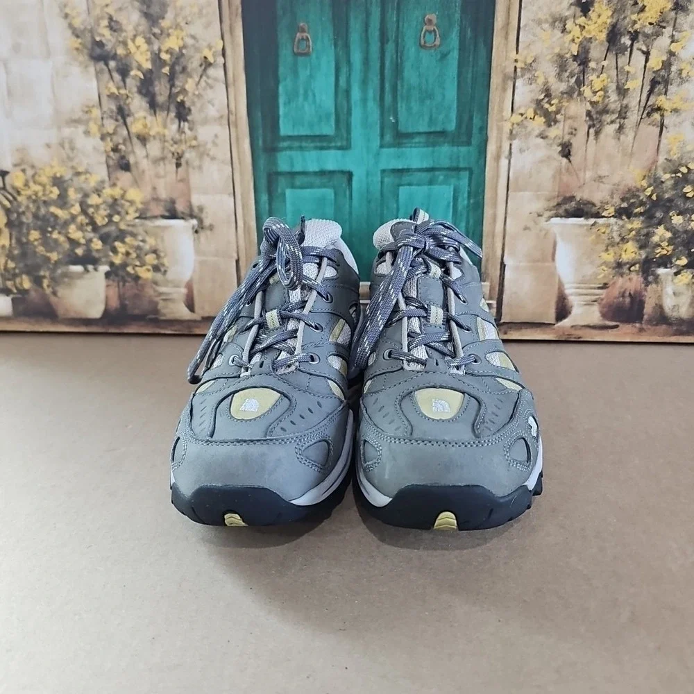 The North‎ Face WOMEN'S ULTRA GORE-TEX® SURROUND MID Light Hiking Shoe Boot 9.5